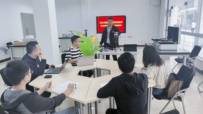 Scratch与Python编程：探究两者的差异与适用场景