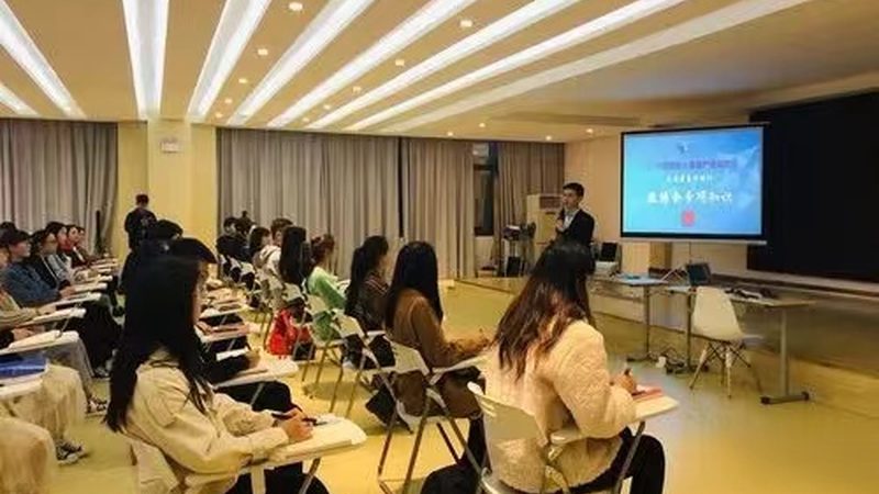 成都网络课程培训：揭秘其优缺点